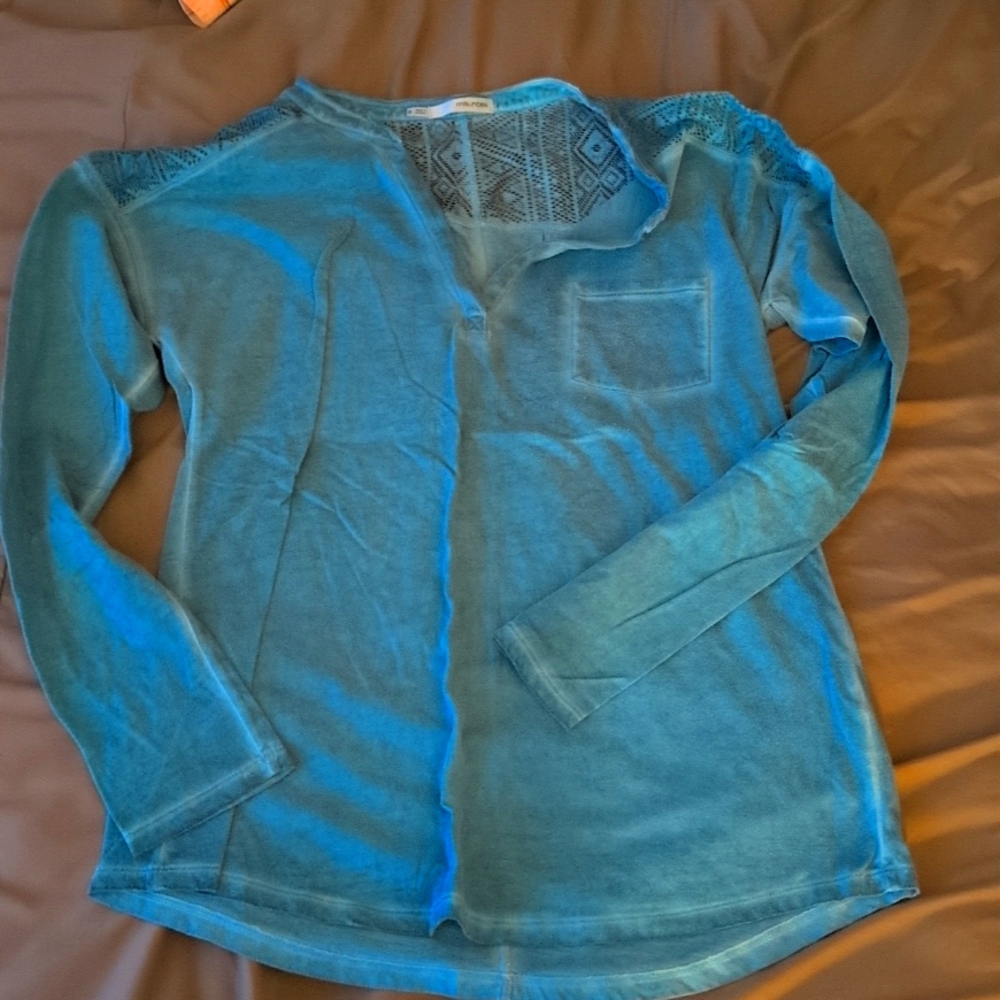 Long sleeve with Aztec pattern
